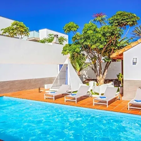 别墅 Sleeps 6 Pool Air Con Wifi *