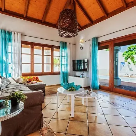 Sleeps 6 Pool Air Con Wifi 别墅 科拉雷侯